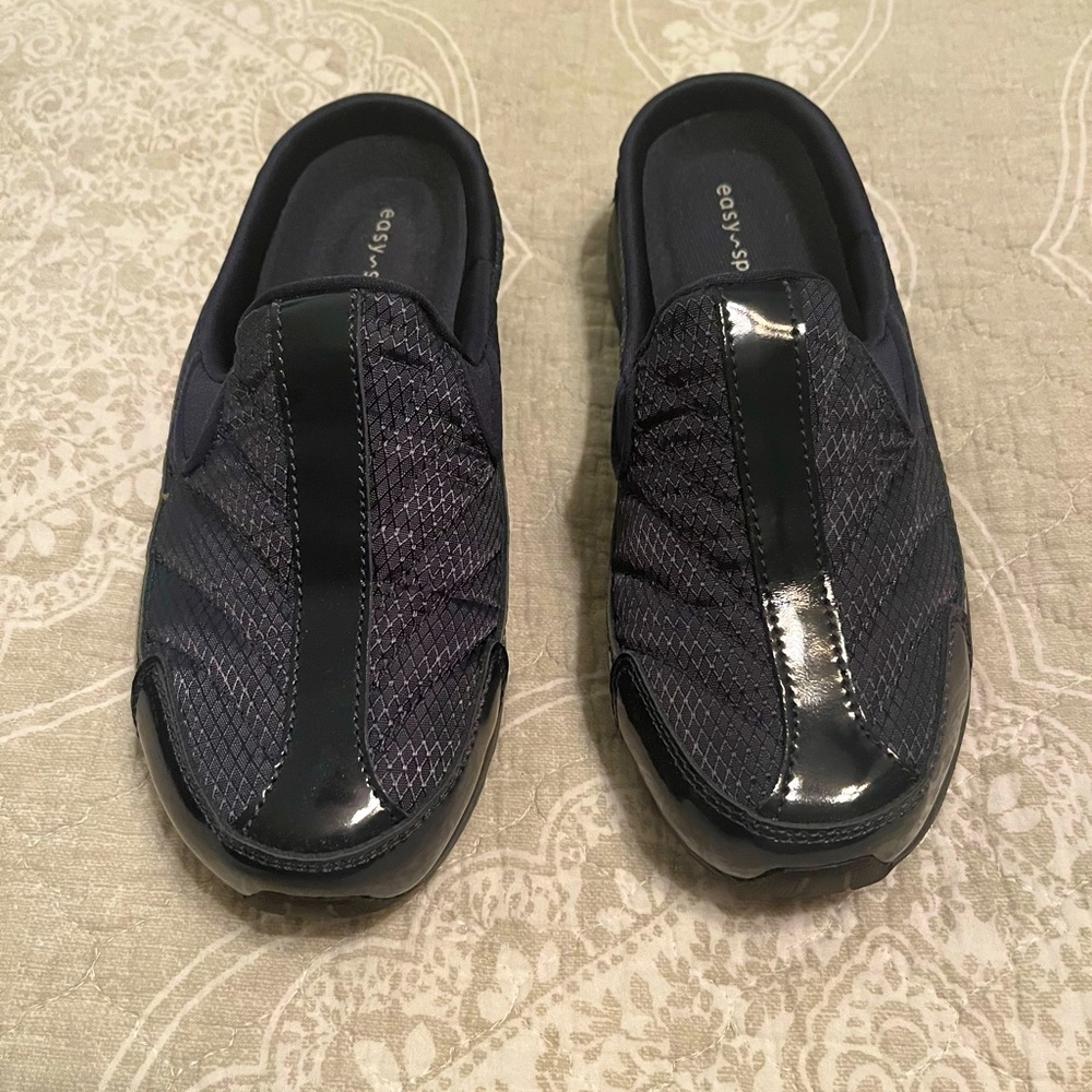 Easy Spirit women’s slip on shoes